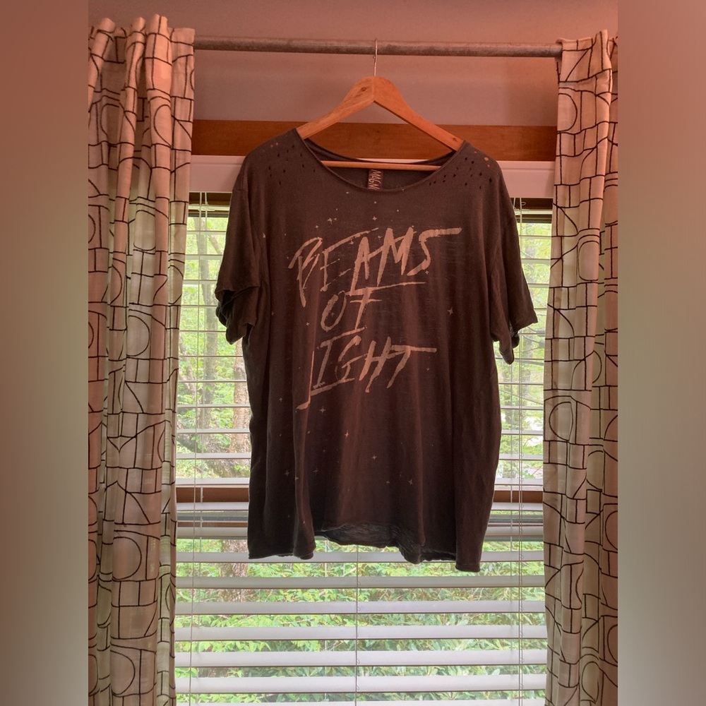 Magnolia Pearl BEAMS OF LIGHT tee. One size. Perfect Condition